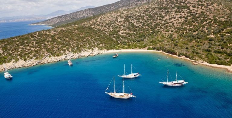 Full-Day Boat Trip with Lunch & Soft Drinks from Gumbet, Bodrum